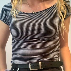 BRANDY MELVILLE STRIPED CUTE NAVY AND WHITE TEE